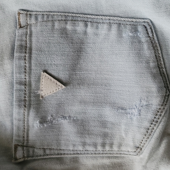 Guess light washed capris - Picture 6 of 8